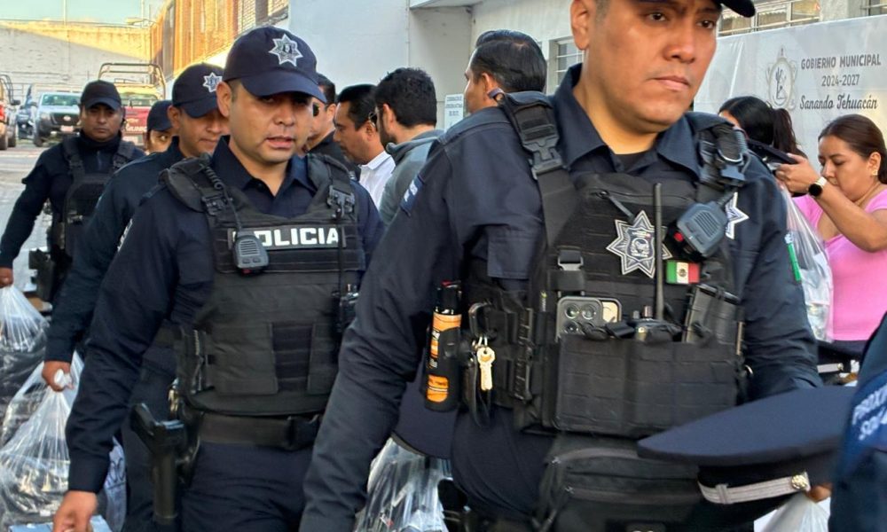 Entregan autoridades uniformes a elementos de Seguridad Pública y ...